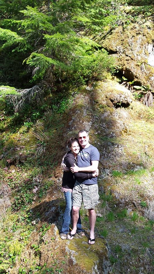 Couple posing at the landscape
